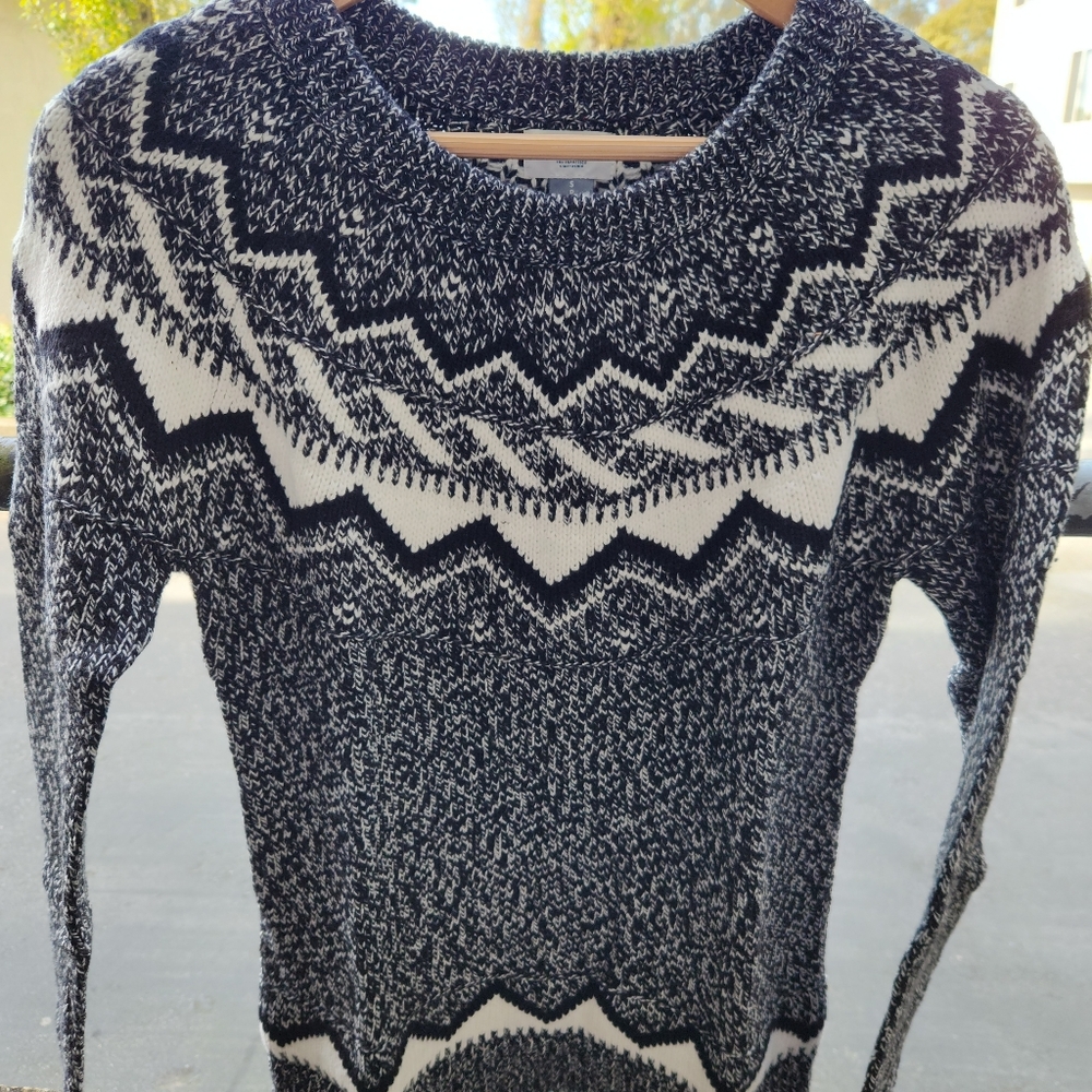 NEW Old Navy gorgeous,  black and white, winter design, cozy sweater!